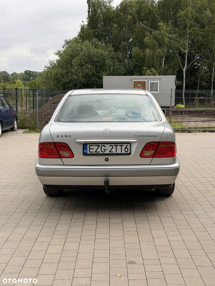 Mercedes-Benz Klasa E - 9