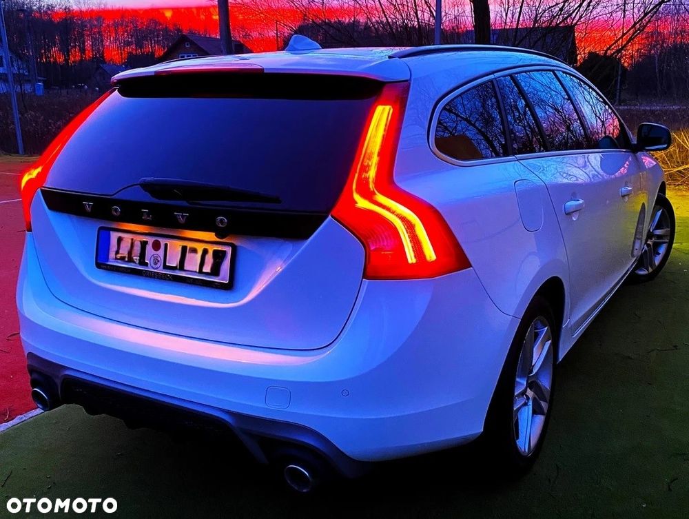 Volvo V60 D4 AWD Geartronic RDesign - 1