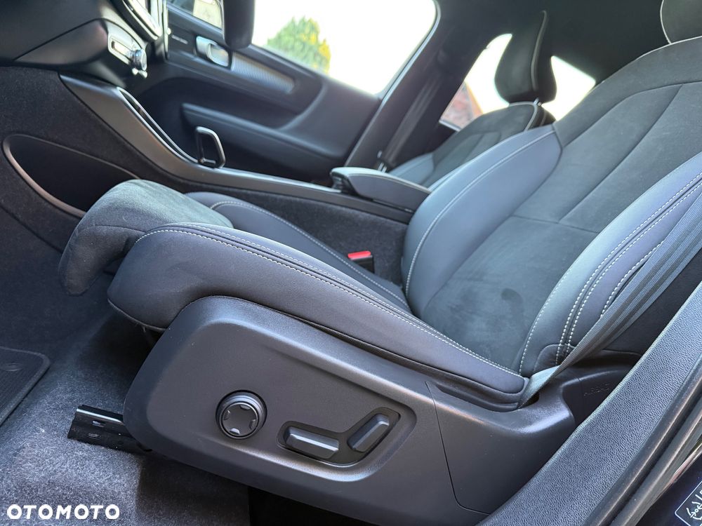 Volvo XC 40 B4 B DKG Plus Black Edition - 33