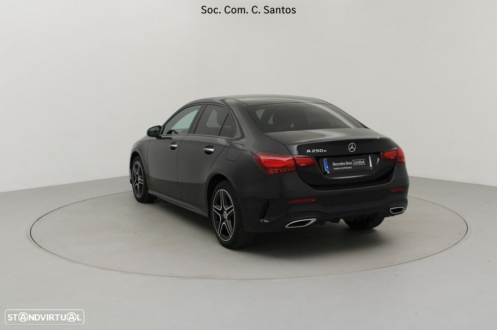 Mercedes-Benz A 250 Limousine e AMG Line - 7