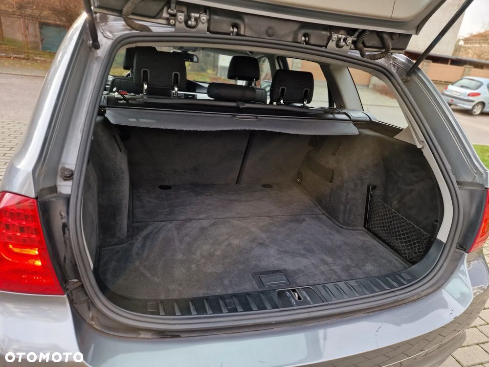 BMW Seria 3 320d xDrive - 24