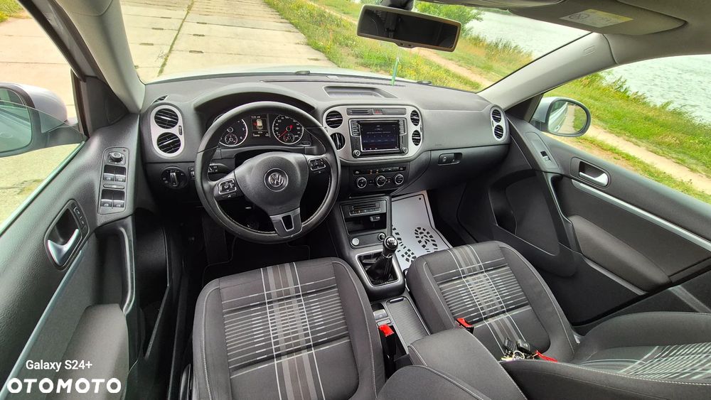 Volkswagen Tiguan 2.0 TDI DPF BlueMotion Technology Lounge Sport & Style - 12