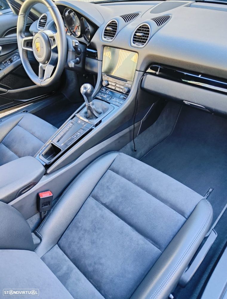 Porsche 718 Cayman - 14