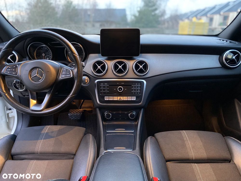 Mercedes-Benz CLA 180 7G-DCT UrbanStyle Edition - 7