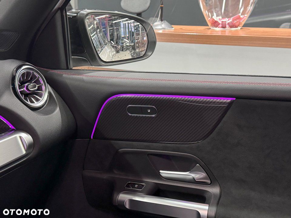 Mercedes-Benz GLB - 13