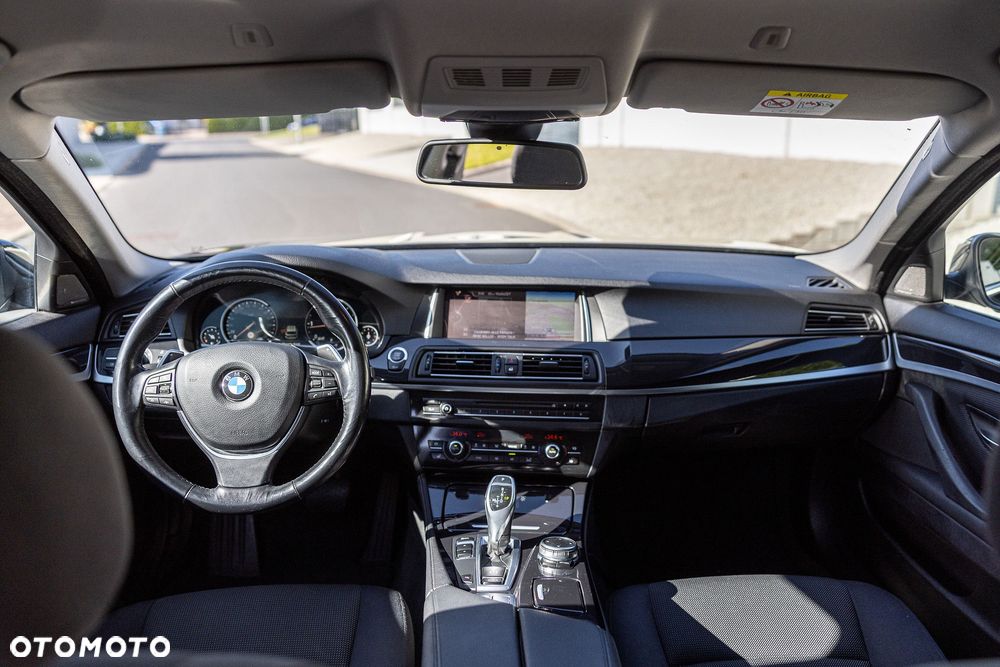 BMW Seria 5 525d - 24