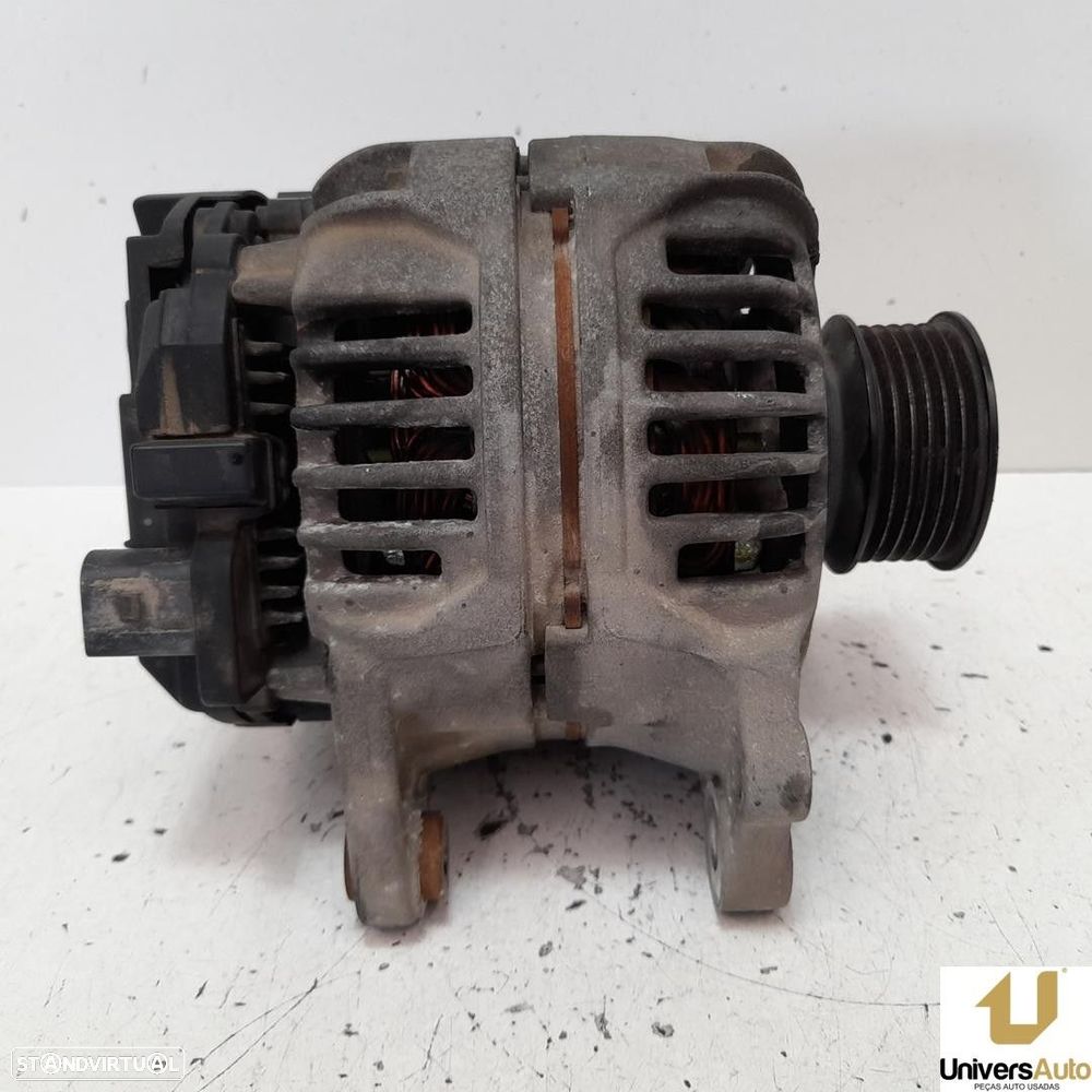 ALTERNADOR VOLKSWAGEN GOLF IV 1998 -028903028D - 2