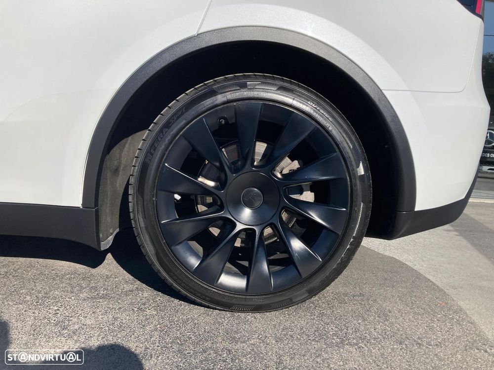 Tesla Model Y RWD - 10