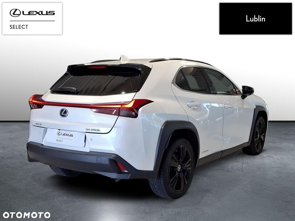 Lexus UX - 5