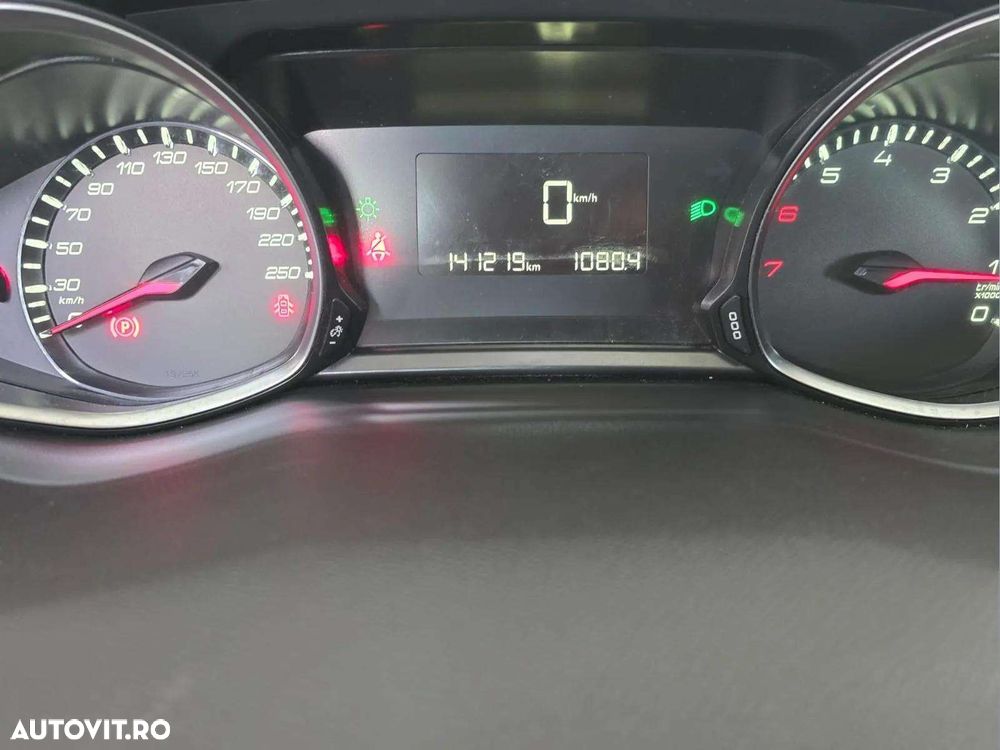 Peugeot 308 1.2 L PureTech Turbo S&S Active - 11
