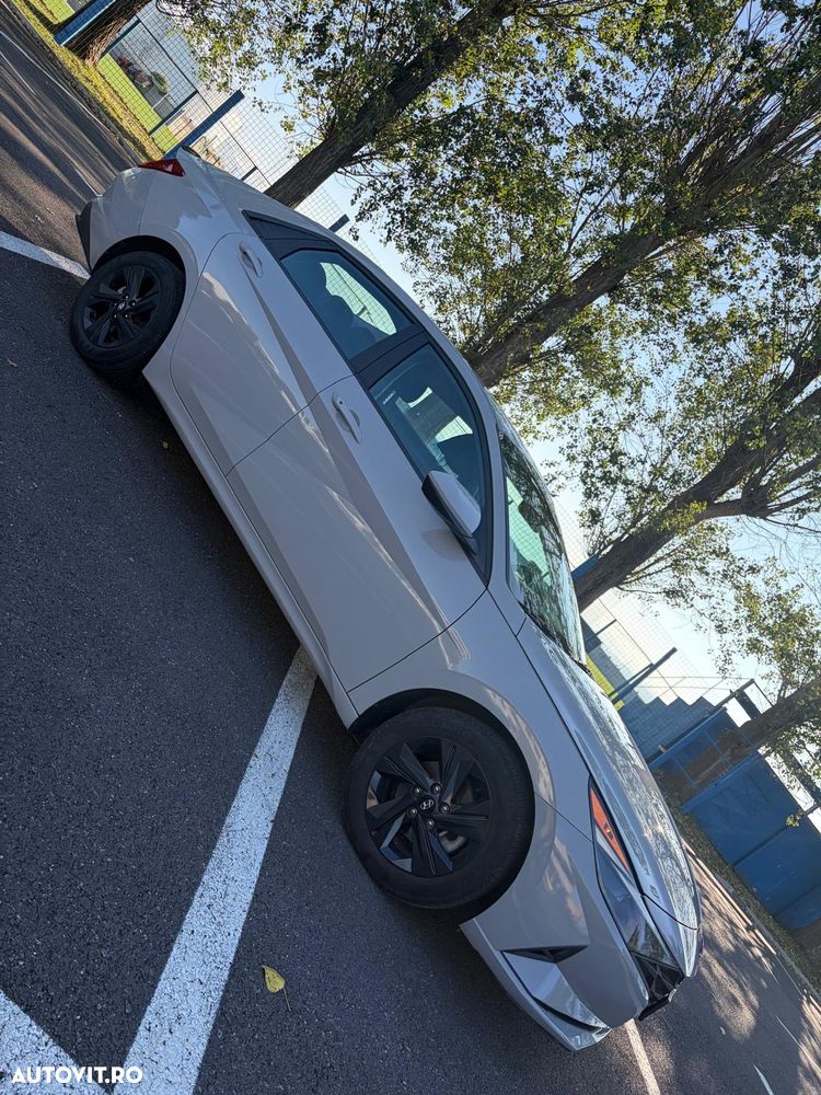 Hyundai Elantra - 4
