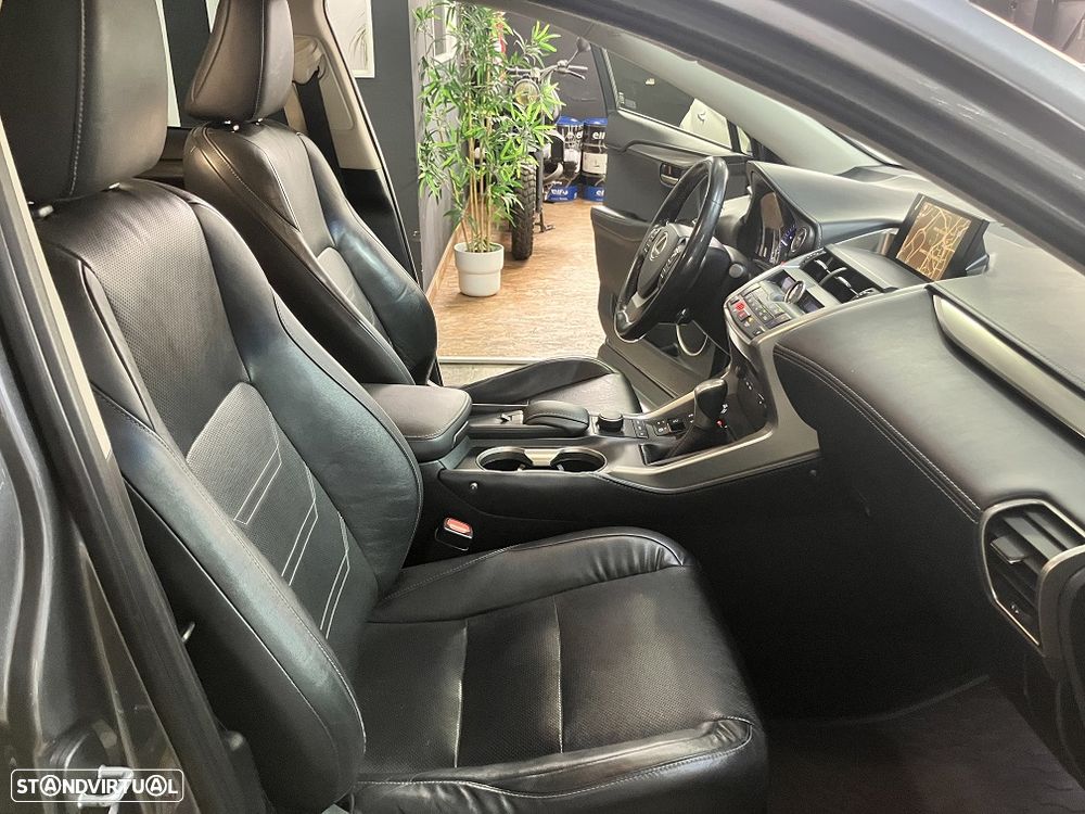 Lexus NX 300h Executive Plus - 26