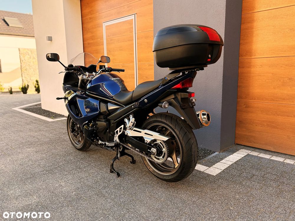 Suzuki GSX - 6