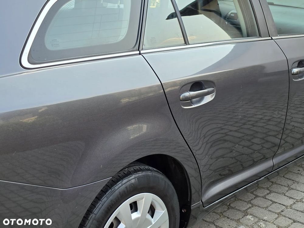 Toyota Avensis 2.0 D-4D - 27