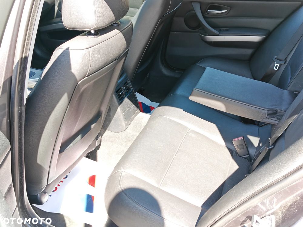 BMW Seria 3 318i - 8