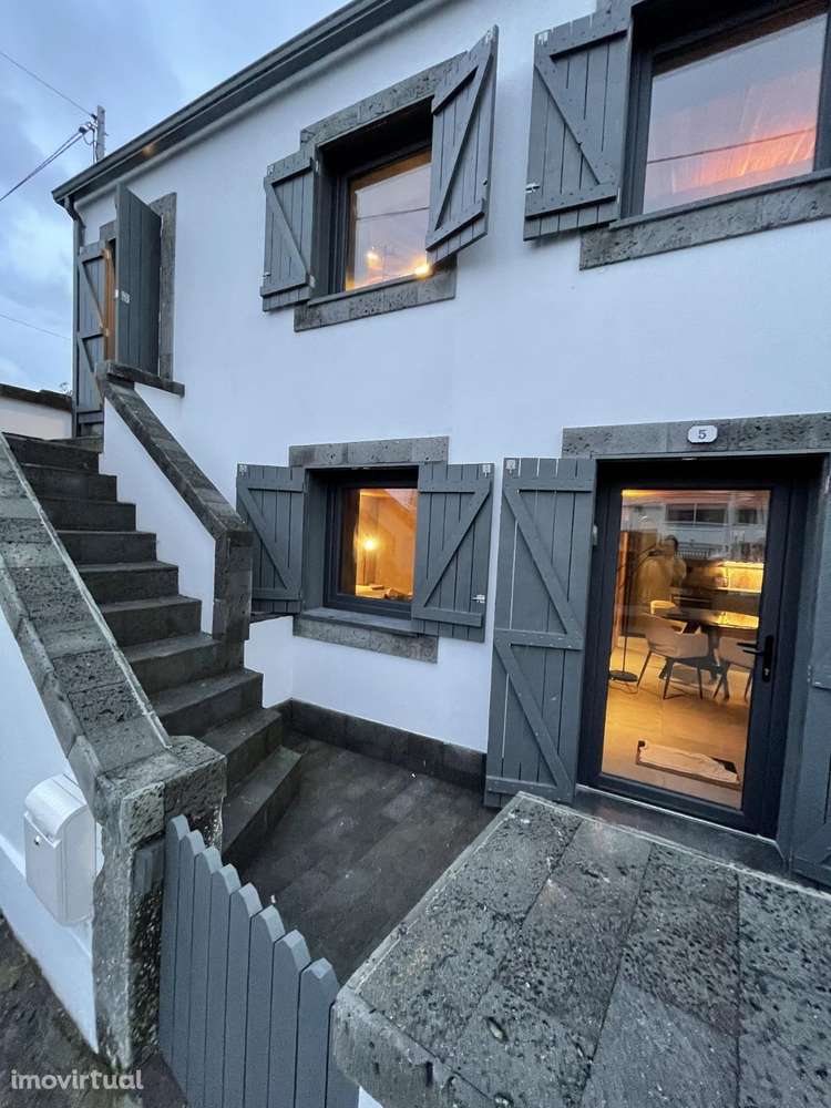 Moradia em S.Roque do Pico com 2 apartamentos de luxo - Grande imagem: 2/60