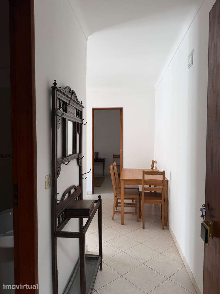 Apartamento T1 perto do CCC e Rodoviária com varanda - Grande imagem: 4/15