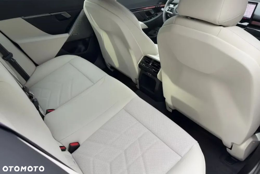BMW Seria 5 520d xDrive mHEV M Sport - 25