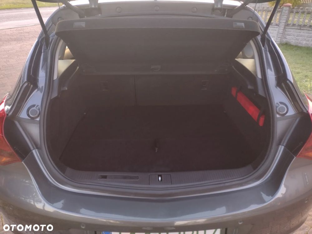 Opel Astra 1.4 Turbo Exklusiv - 23