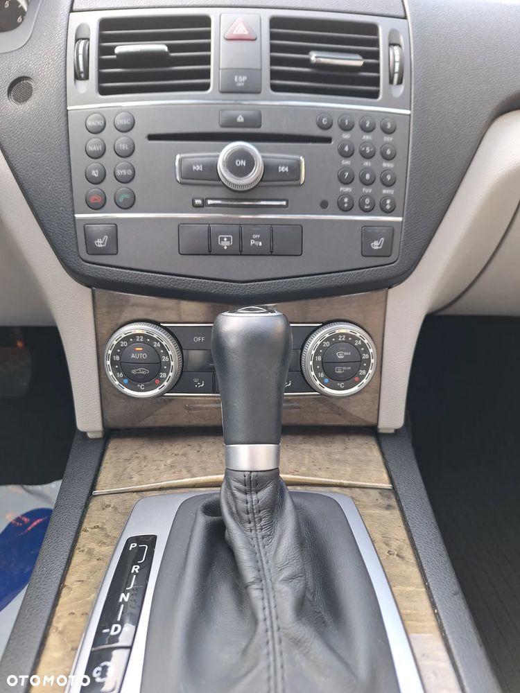 Mercedes-Benz Klasa C 250 CGI BlueEff Elegance - 16