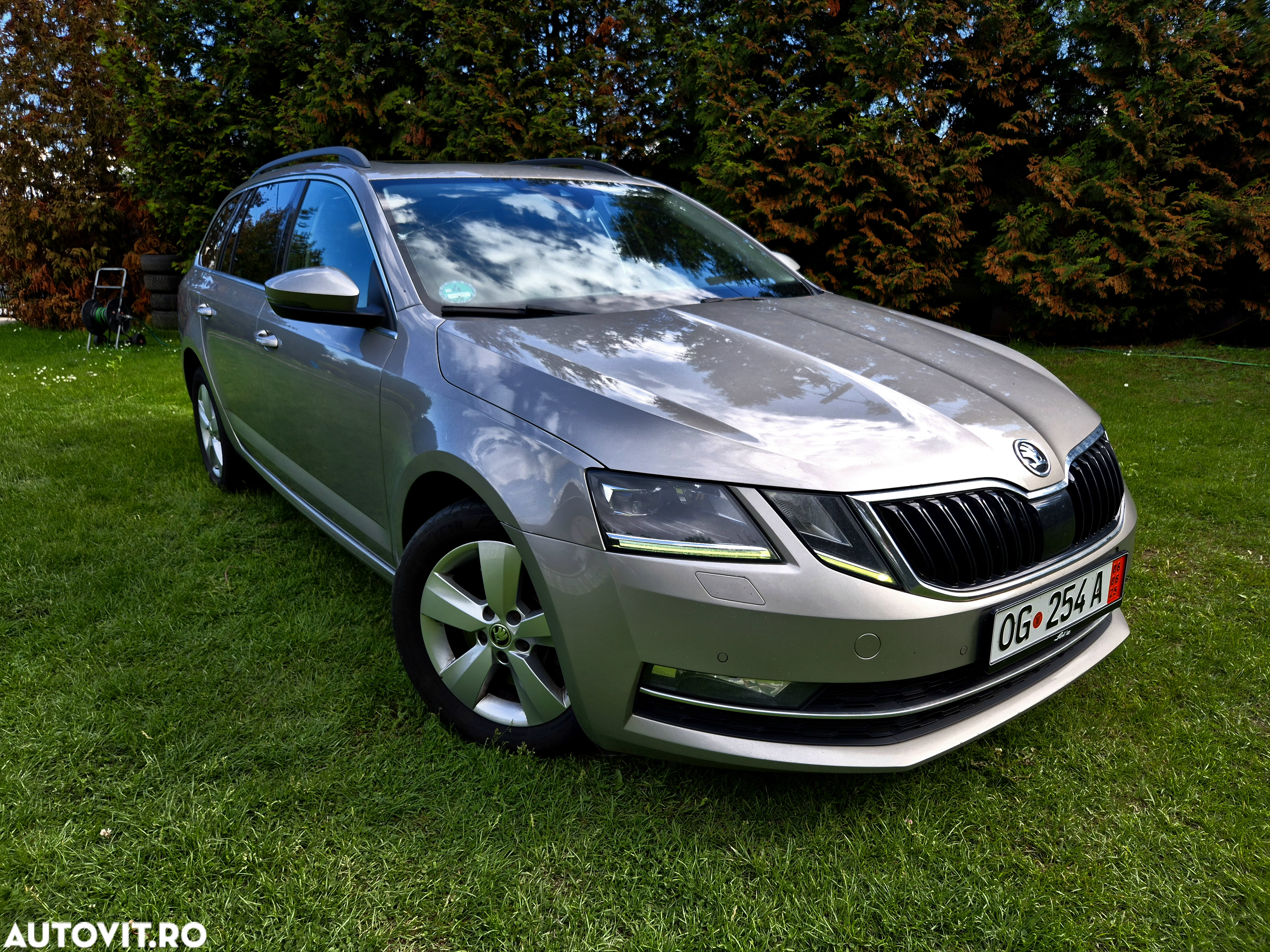 Skoda Octavia 2.0 TDI DSG First Edition - 2