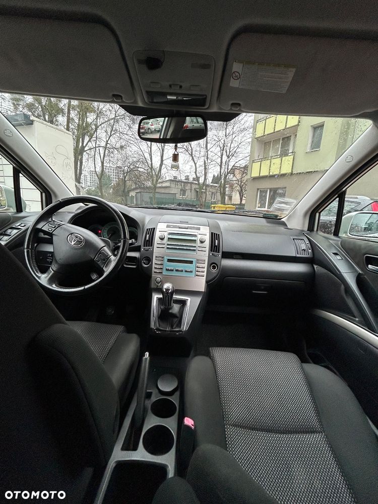 Toyota Corolla Verso 2.2 D-4D X - 11