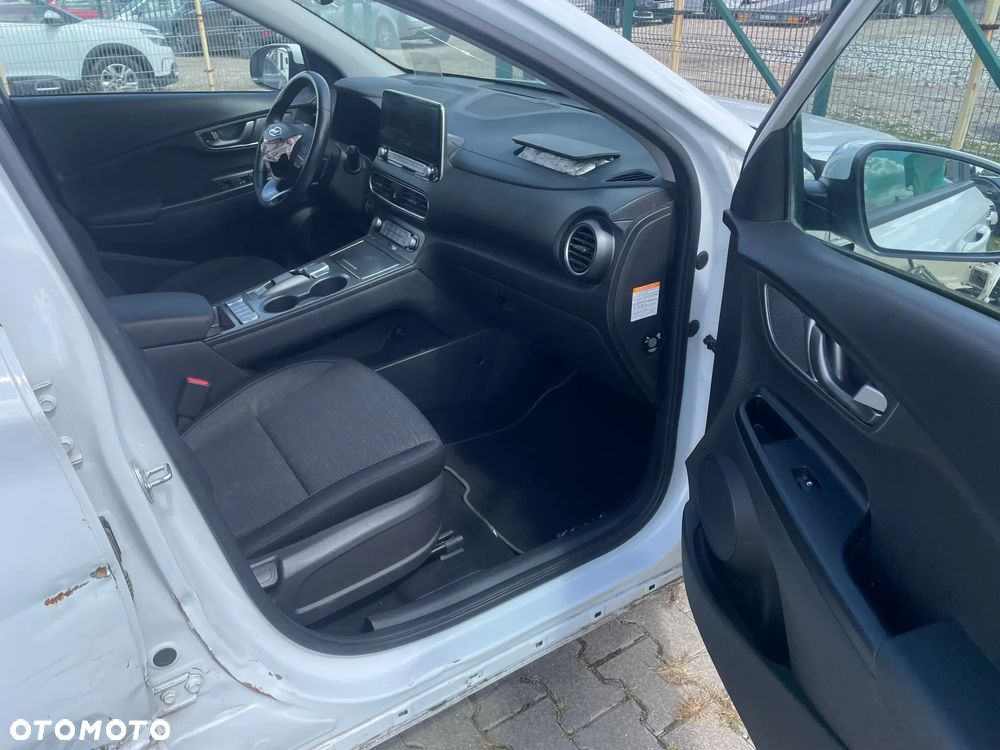 Hyundai Kona - 12