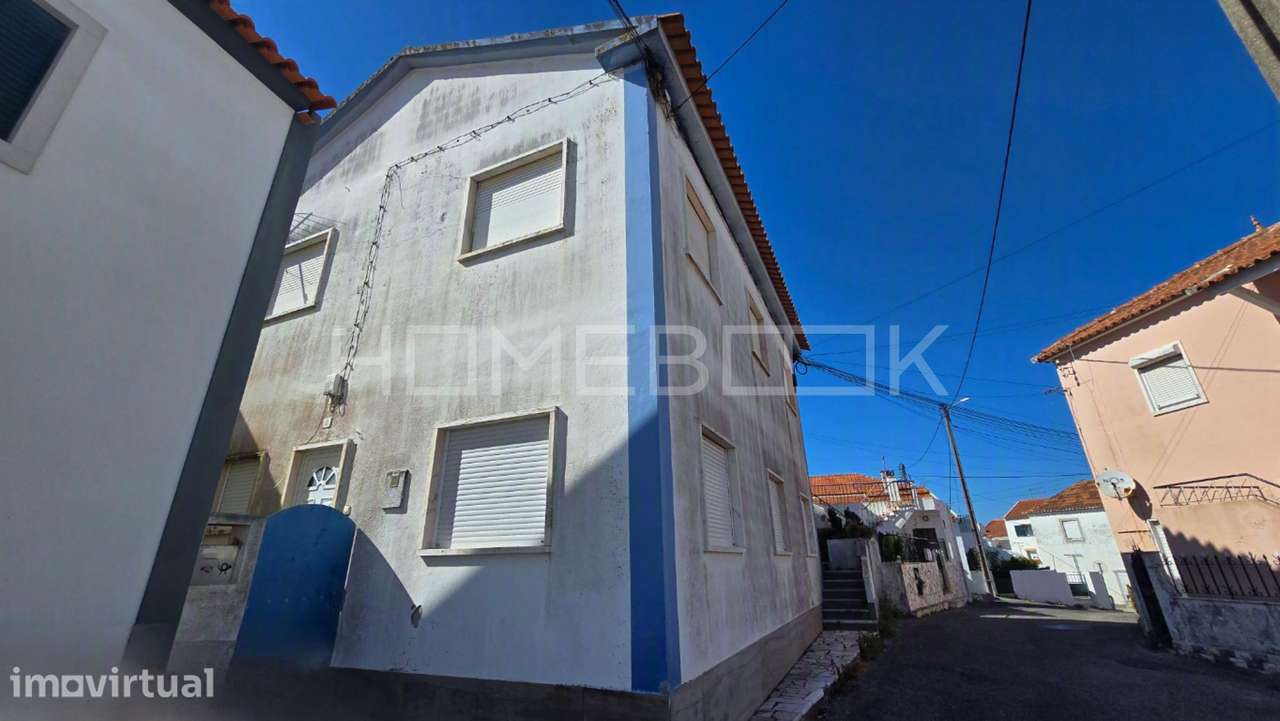 Moradia já transformada em 2 apartamentos independentes para remodelar - Grande imagem: 2/20