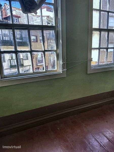 Prédio de 3 Pisos para Restauro | Rua da Cruz, Almacave, Lamego - Grande imagem: 3/8
