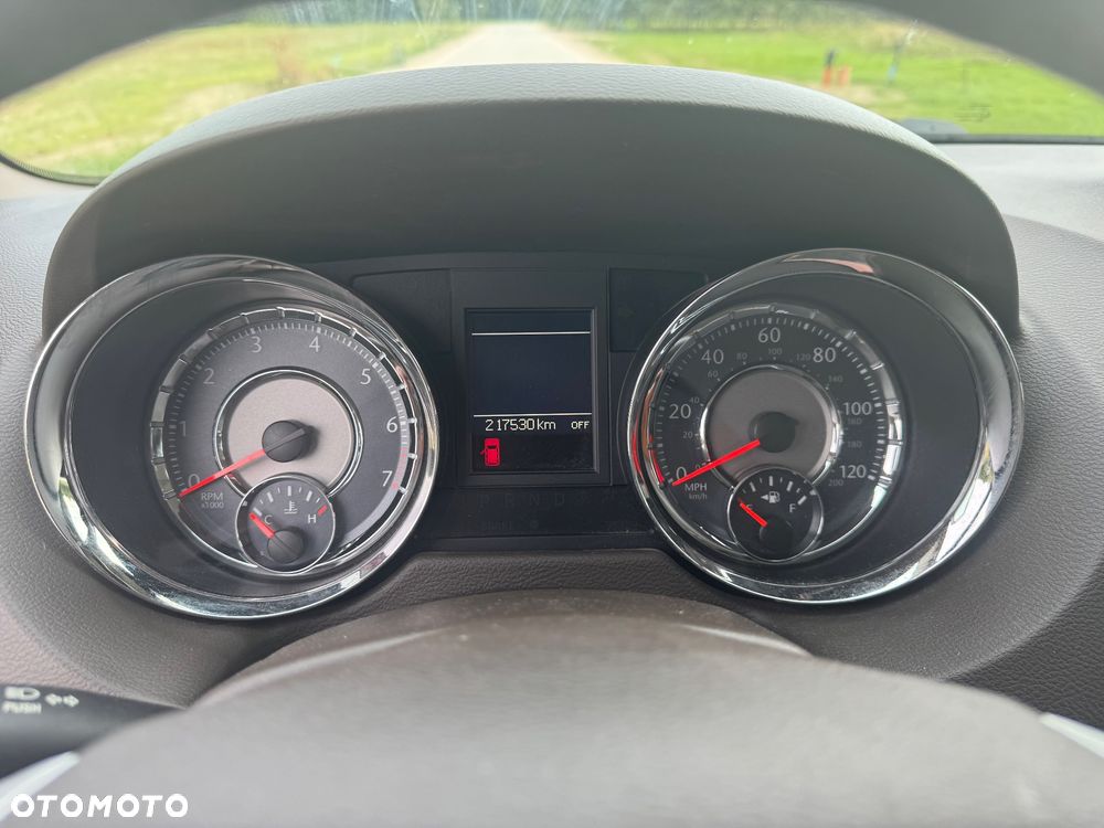 Chrysler Town & Country - 21