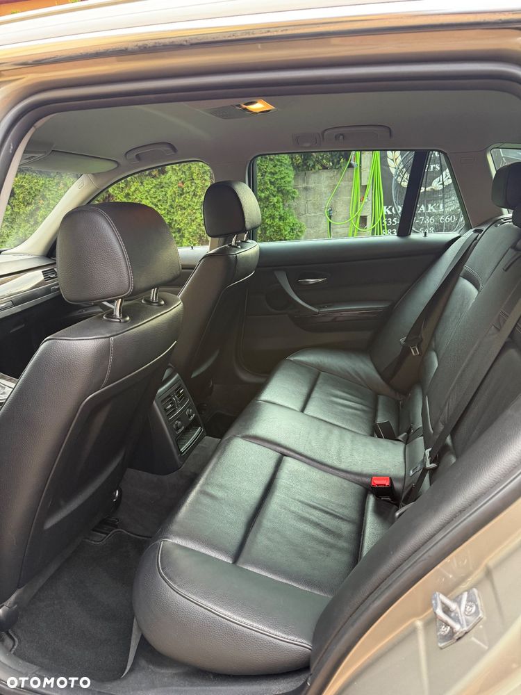 BMW Seria 3 320d Touring Sport-Aut Blue Performance Luxury Line - 19