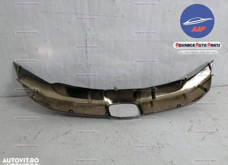 Ornament Crom grila centrala originala in stare buna Honda  Vezel  1 [ - 1