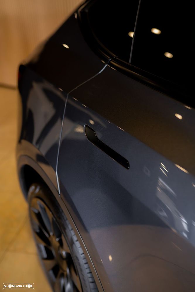 Tesla Model Y Long Range Dual Motor AWD - 11