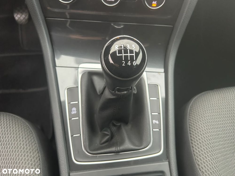 Volkswagen Golf 1.5 TSI BMT Comfortline - 30