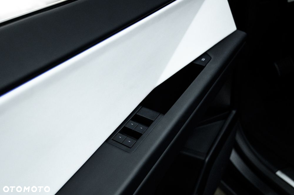 Tesla Cybertruck - 10