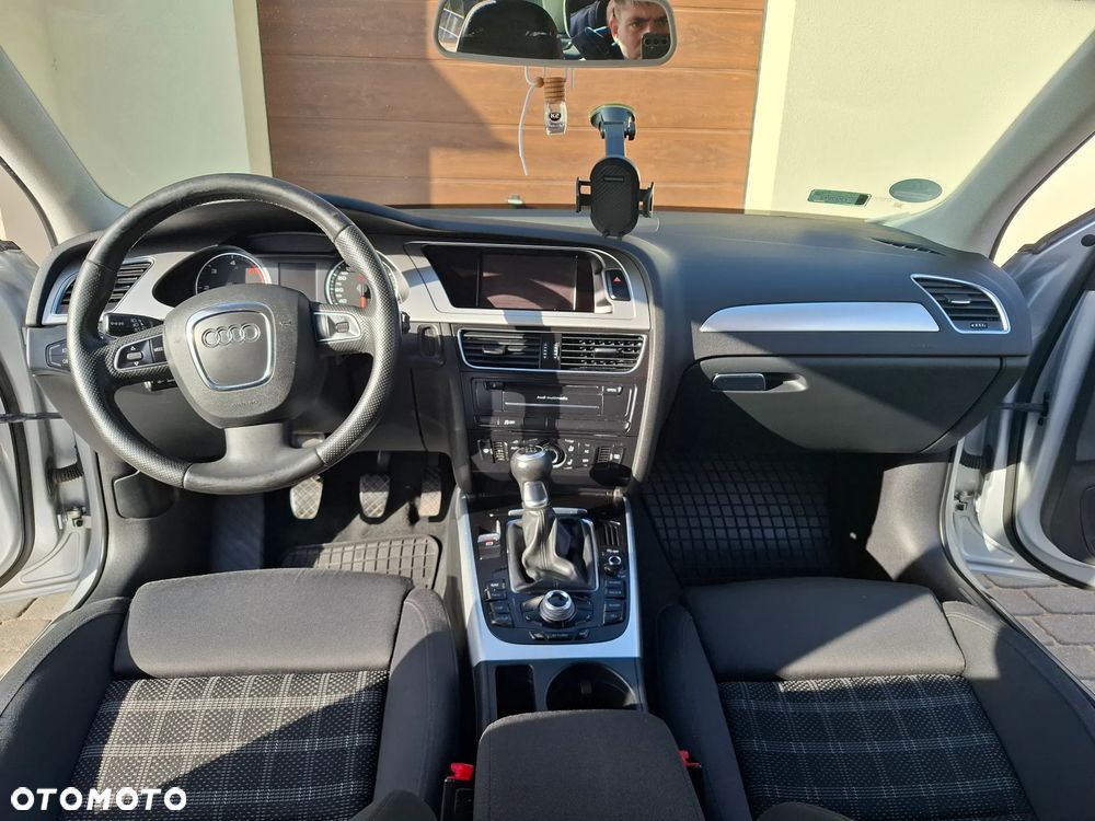 Audi A4 Avant 2.0 TDI - 8