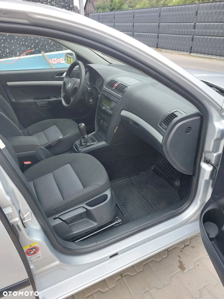 Skoda Octavia 1.6 Ambiente - 7