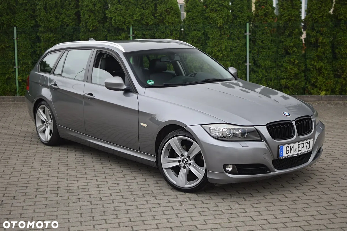 BMW Seria 3 318i Touring - 11