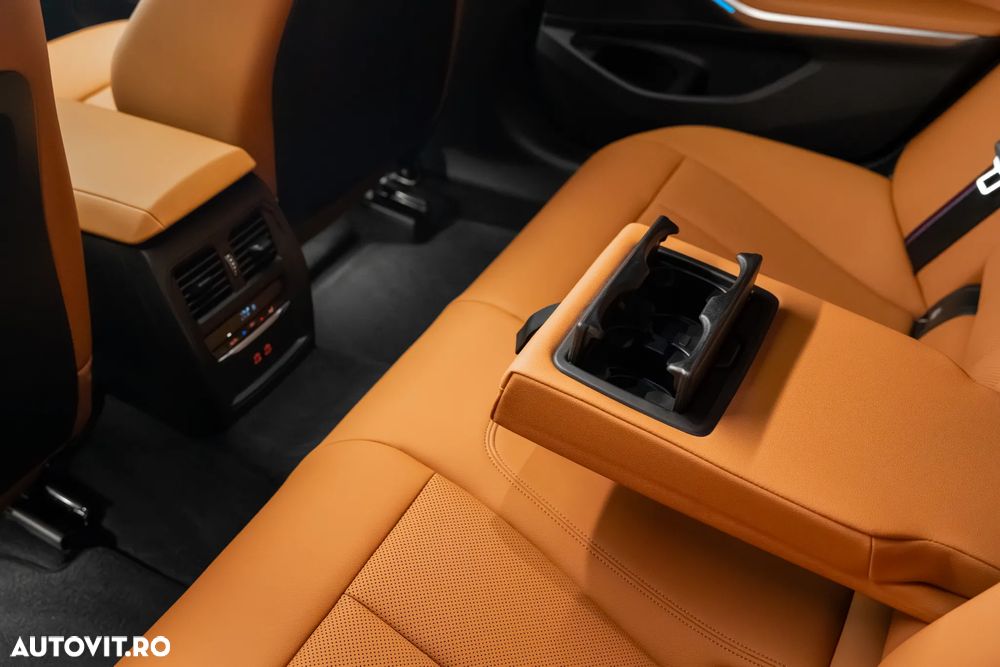 BMW Seria 3 330i xDrive Aut. - 27