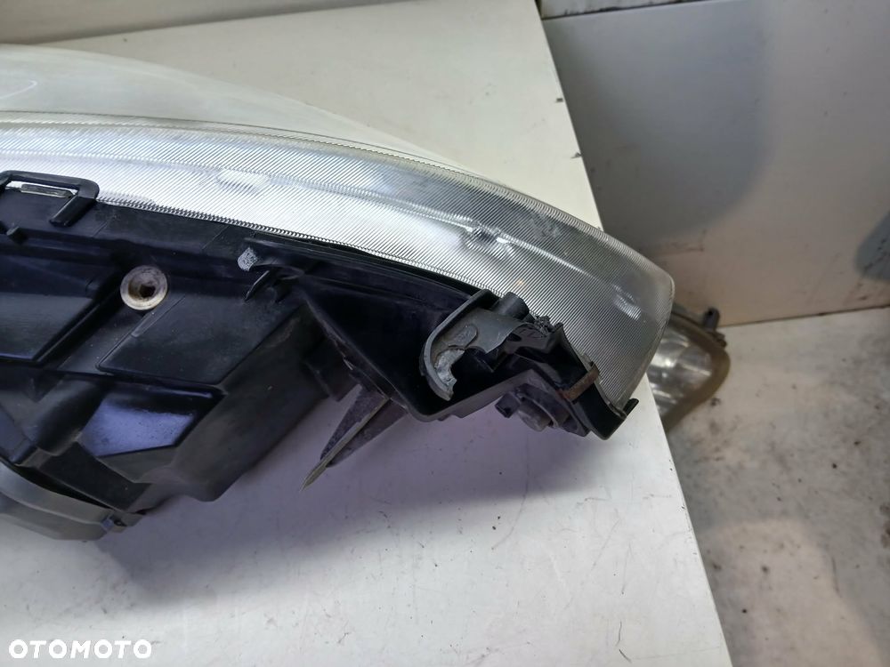 Opel Corsa C Lampa przednia lewa brak zaczepów - 5