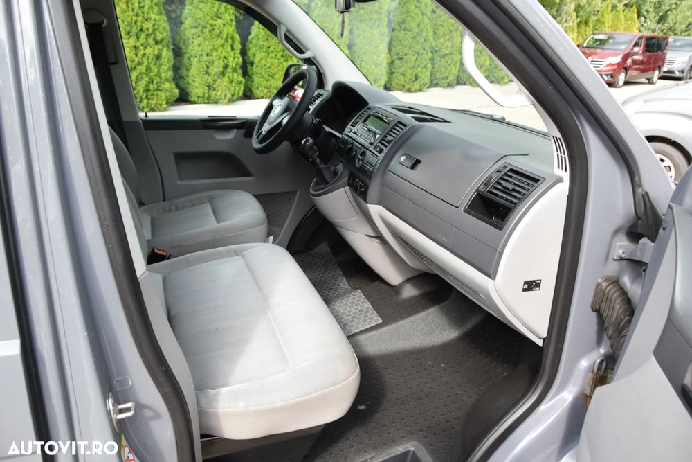Volkswagen Caravelle - 17