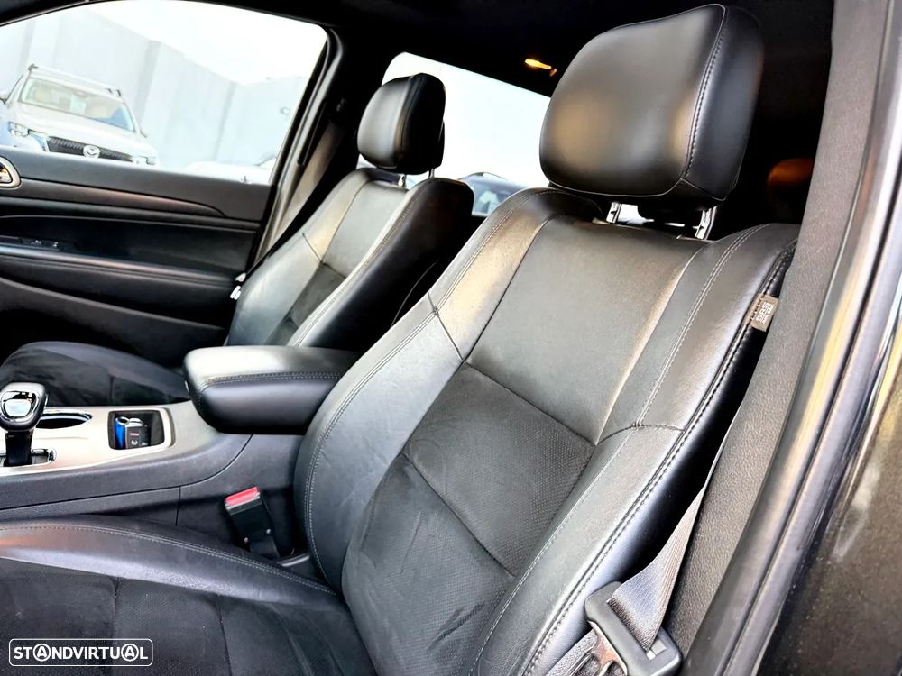 Jeep Grand Cherokee 3.6 V6 Overland - 23