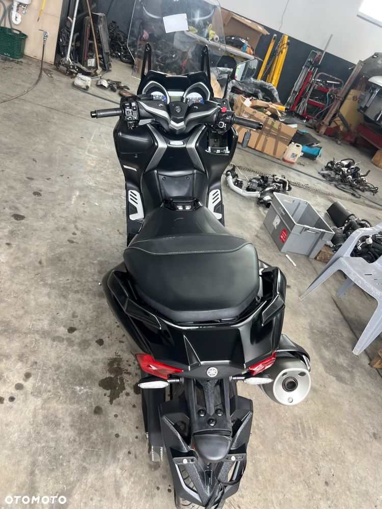 Yamaha Tmax - 16
