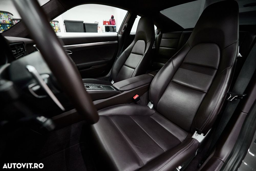 Porsche 911 Carrera 4 PDK - 8