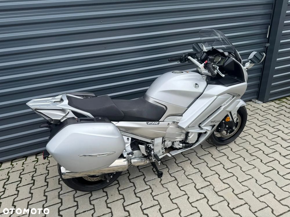 Yamaha FJR - 6
