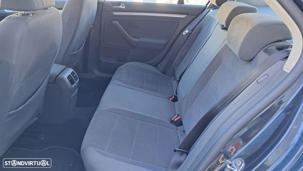 VW Jetta 1.9 TDi Confortline - 5