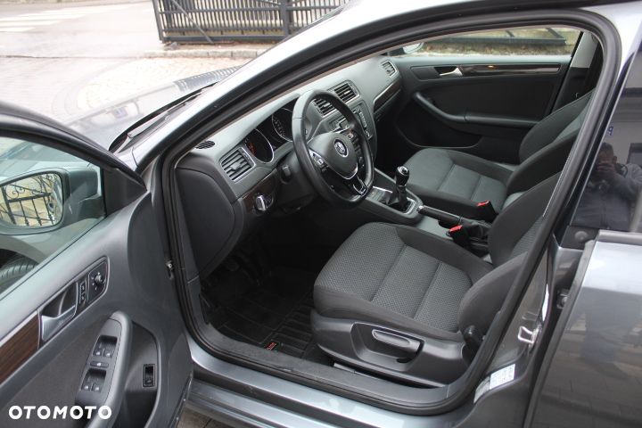 Volkswagen Jetta 1.4 TSI BMT Trendline - 14