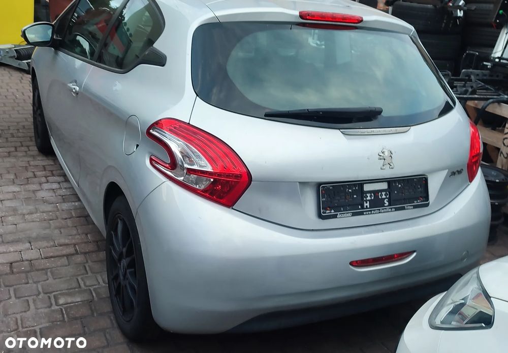 Peugeot 208 - 12