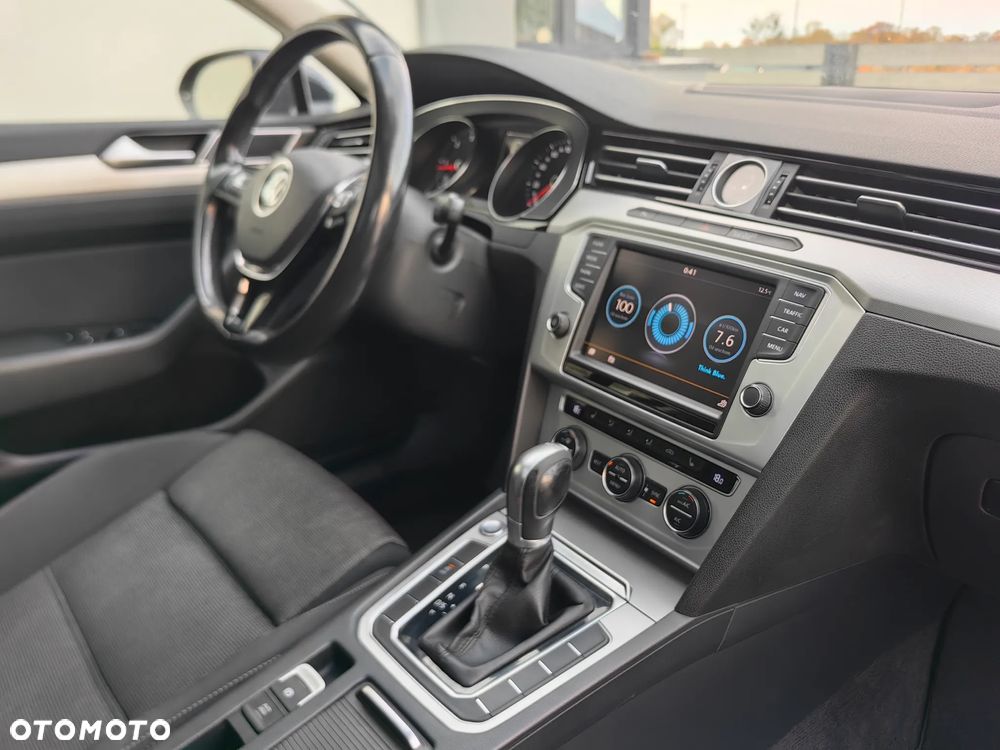 Volkswagen Passat Variant 2.0 TDI SCR DSG BlueMotion Comfortline - 5