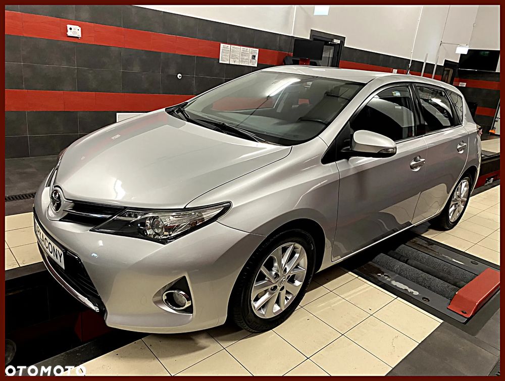 Toyota Auris 2.0 D-4D Life Plus - 1